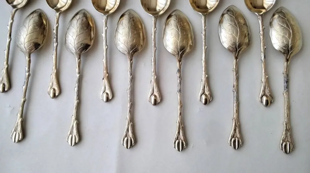 12 Cuillères à moka en métal doré Deetjen Modèle "Grain de café"