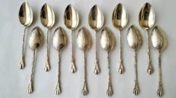 12 Cuillères à moka en métal doré Deetjen Modèle "Grain de café"
