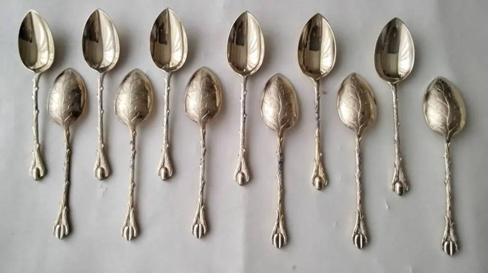 12 Cuillères à moka en métal doré Deetjen Modèle "Grain de café"