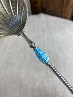 Cuillère à soupoudrer en argent émail cloisonné par David Andersen