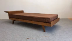 Daybed, banquette ou lit de repos de style scandinave, France vers 1960