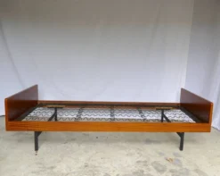 Daybed LC8 A.R.P. Pierre Guariche 1955