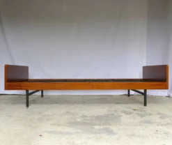 Daybed LC8 A.R.P. Pierre Guariche 1955