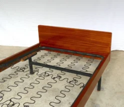 Daybed LC8 A.R.P. Pierre Guariche 1955