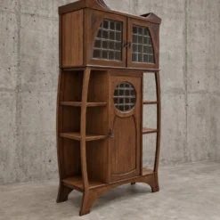 Design éclectique / Art Nouveau / Jugendstil / Buffet en chêne / Années 1960 / Hauteur 190 cm
