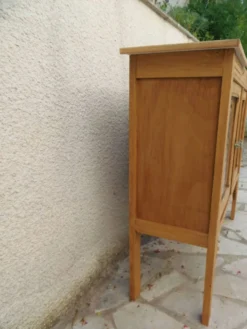Desserte Art Déco en bois, 2 portes vitrées.