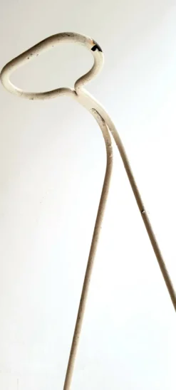 Desserte / Bar roulant en métal perforé laqué blanc dans le goût de Matégot Vintage des années 50
