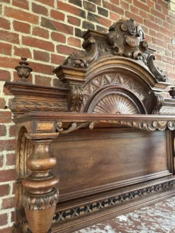 Desserte - Buffet ancien en noyer Henri II XIXeme