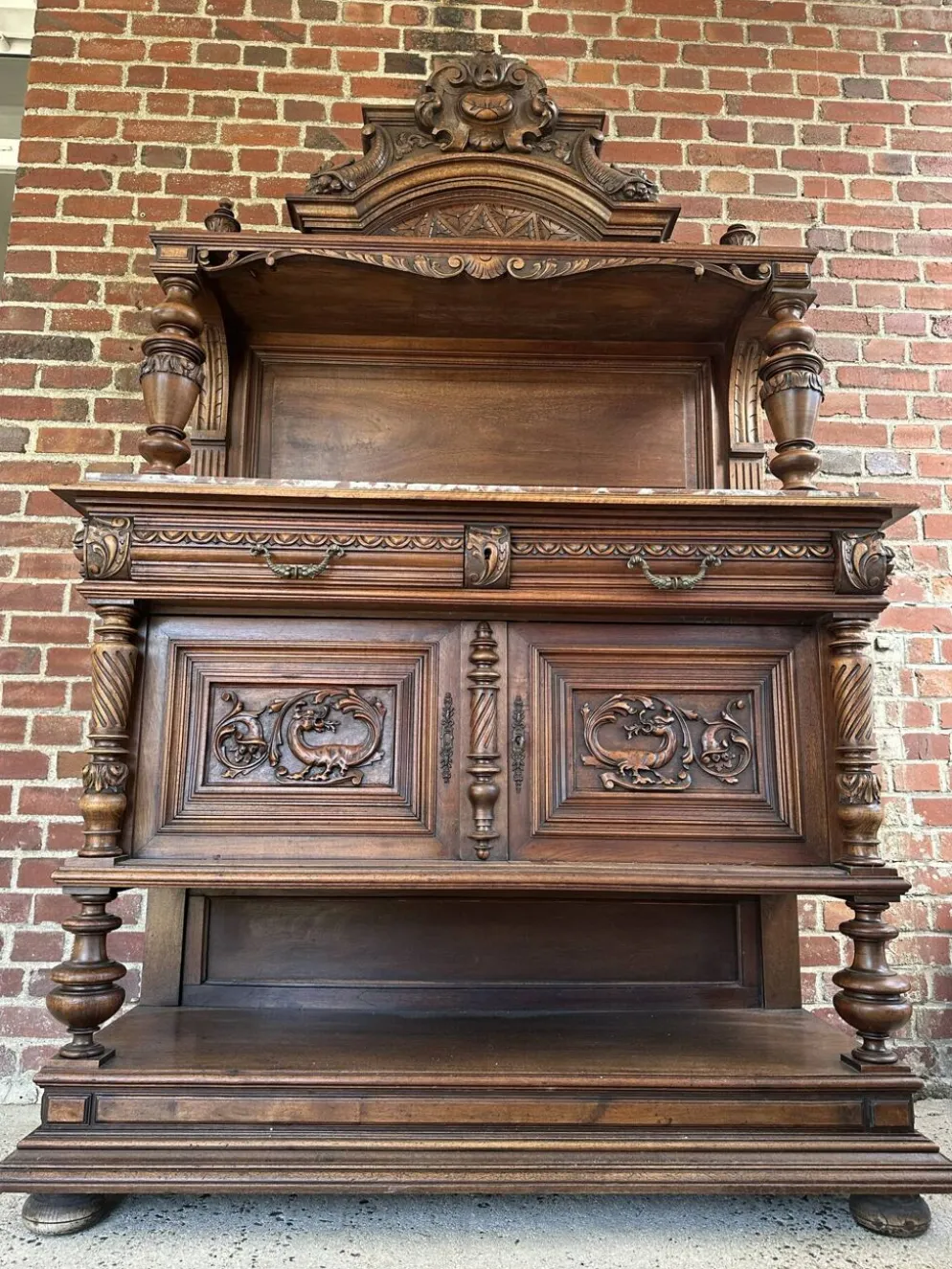 Desserte - Buffet ancien en noyer Henri II XIXeme
