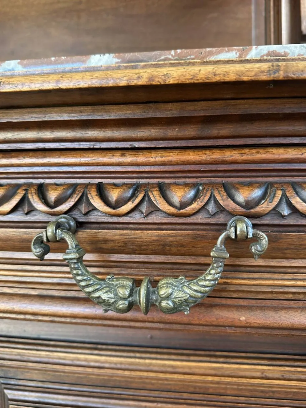 Desserte - Buffet ancien en noyer Henri II XIXeme
