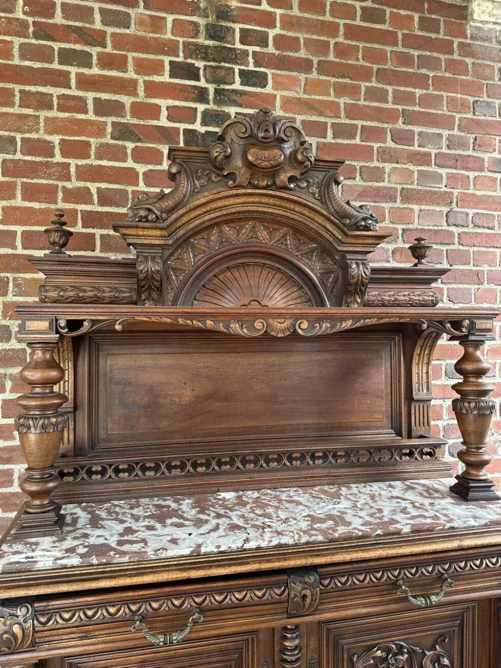 Desserte - Buffet ancien en noyer Henri II XIXeme
