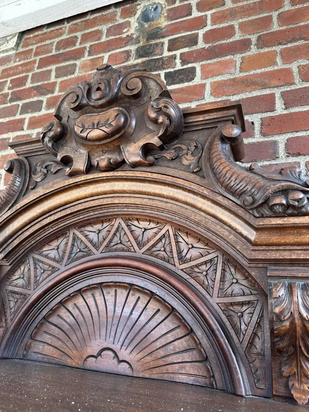 Desserte - Buffet ancien en noyer Henri II XIXeme