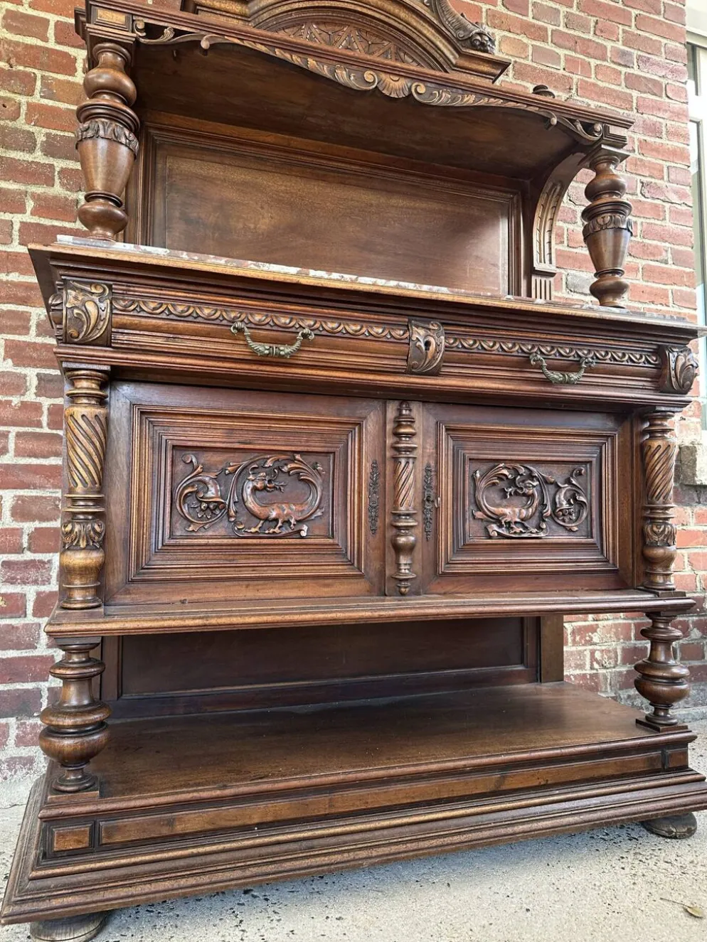 Desserte - Buffet ancien en noyer Henri II XIXeme
