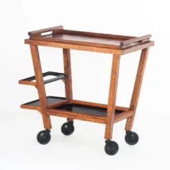 Desserte/chariot de bar vintage en chêne. Plateau amovible. France 1950s