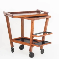 Desserte/chariot de bar vintage en chêne. Plateau amovible. France 1950s