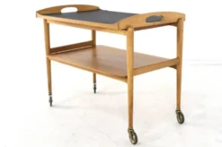 Desserte en bois de style mid-century moderne avec plateau amovible
