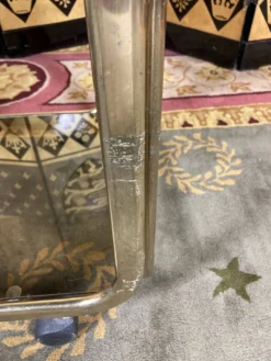 Desserte en métal doré