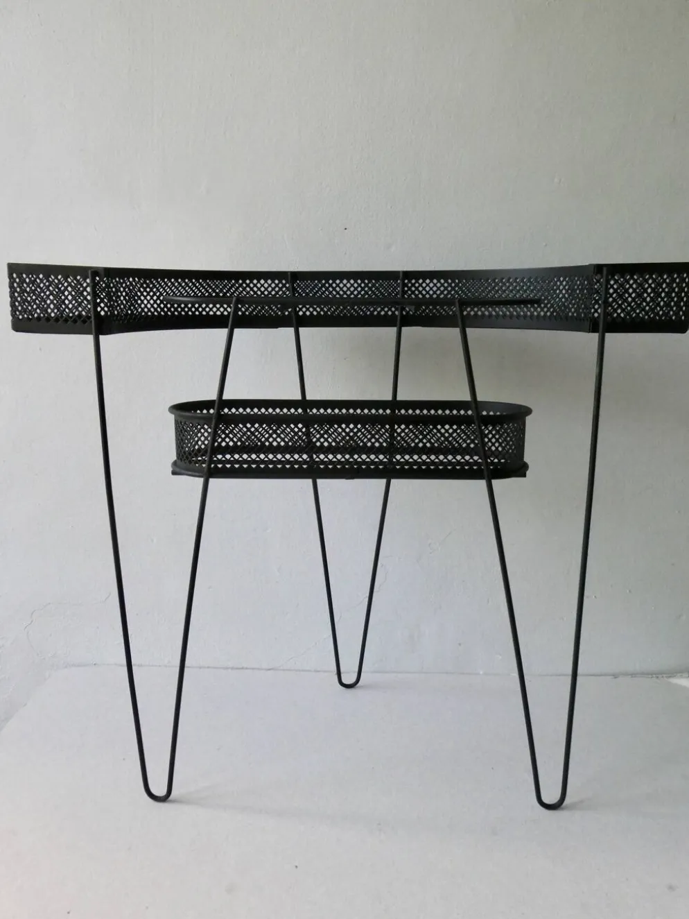 Desserte en métal noir, années 60