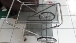 Desserte en verre fumé