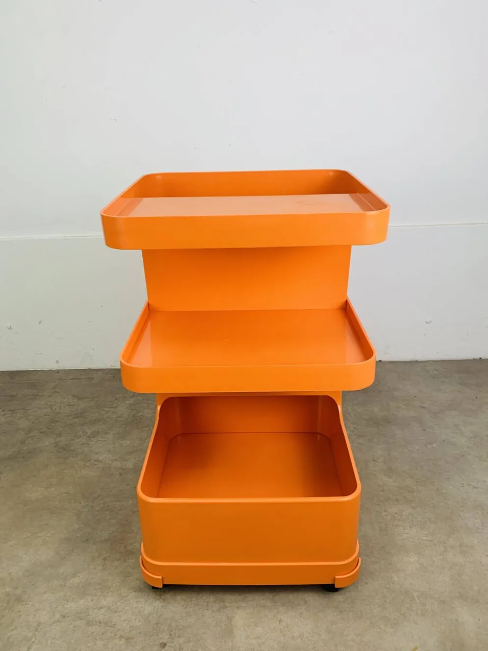 Desserte Flair pour Prisunic en plastique orange, seventies