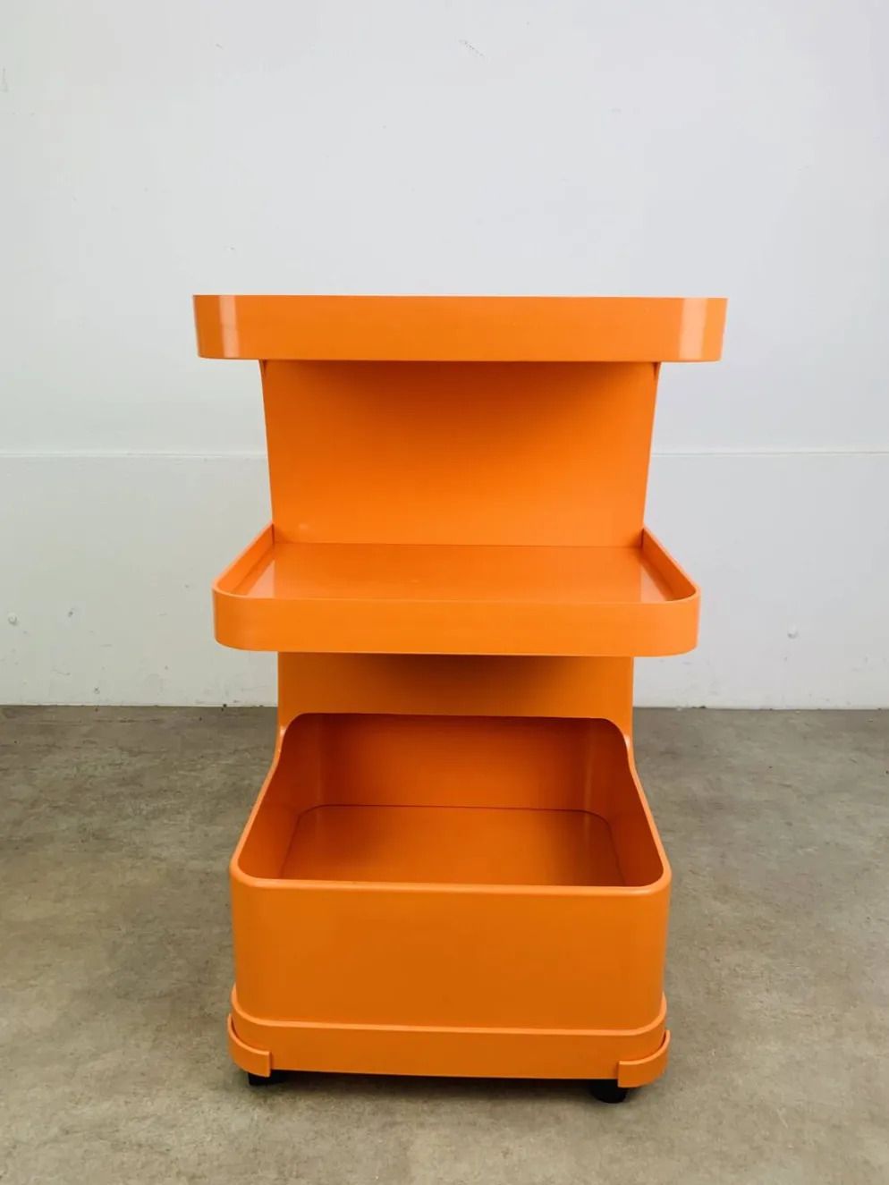 Desserte Flair pour Prisunic en plastique orange, seventies