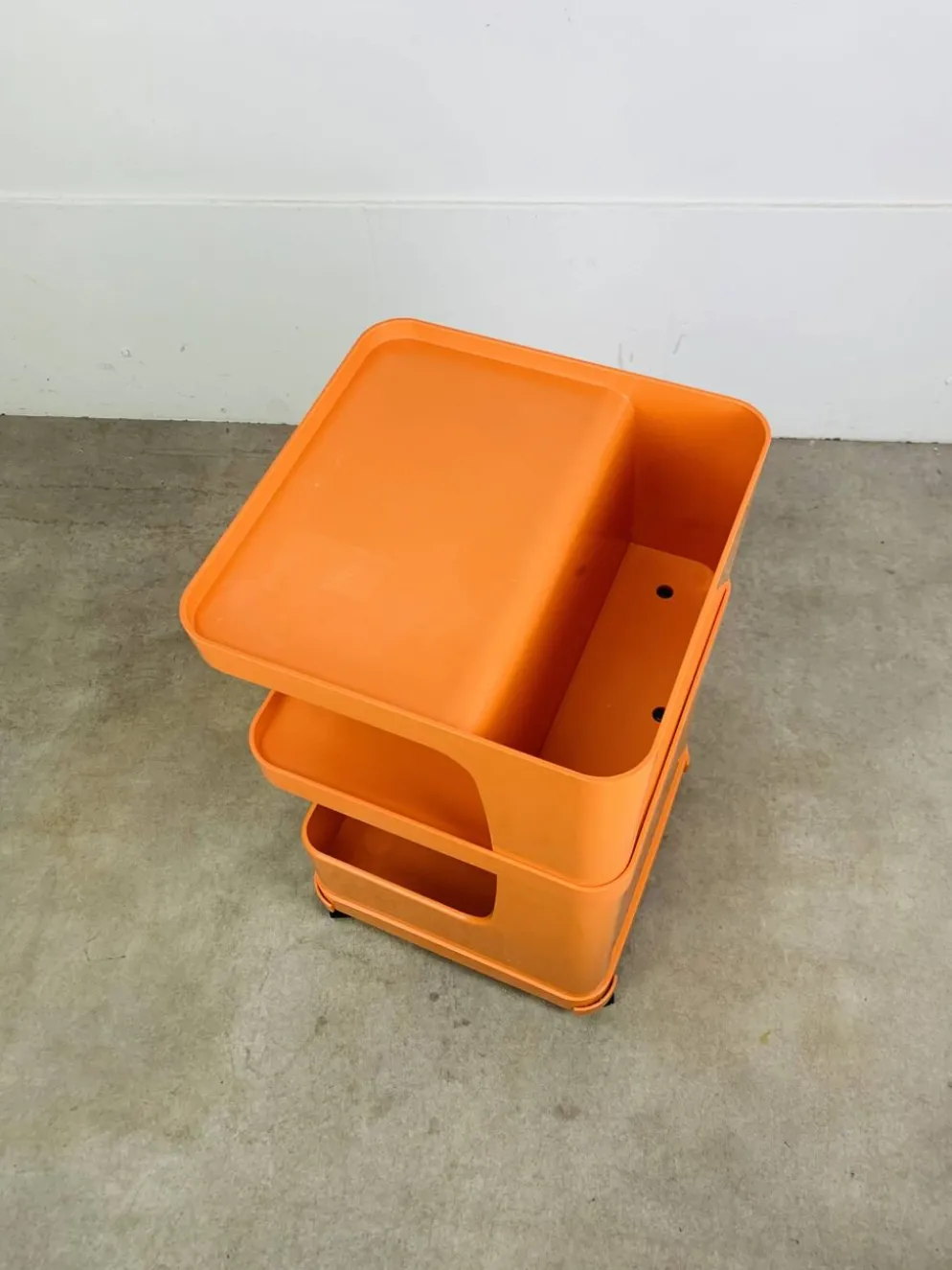 Desserte Flair pour Prisunic en plastique orange, seventies