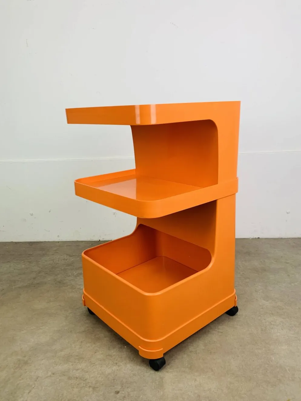 Desserte Flair pour Prisunic en plastique orange, seventies