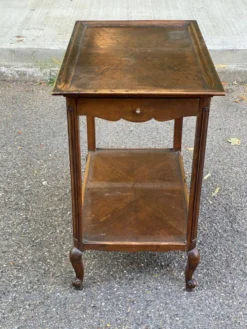 Desserte Louis XV avec 2 tiroirs en bois massif du 19ème