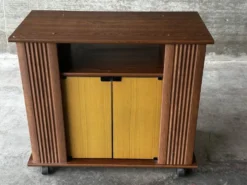 Desserte meuble bar vintage sur roulettes – années 60-70