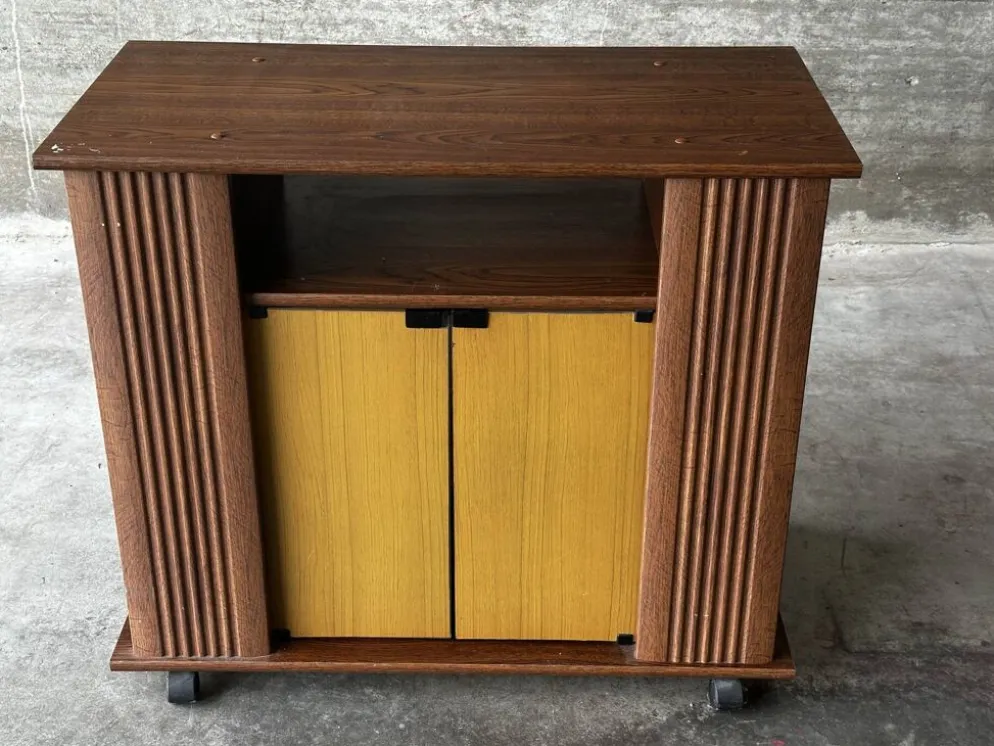 Desserte meuble bar vintage sur roulettes – années 60-70