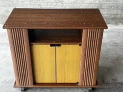 Desserte meuble bar vintage sur roulettes – années 60-70
