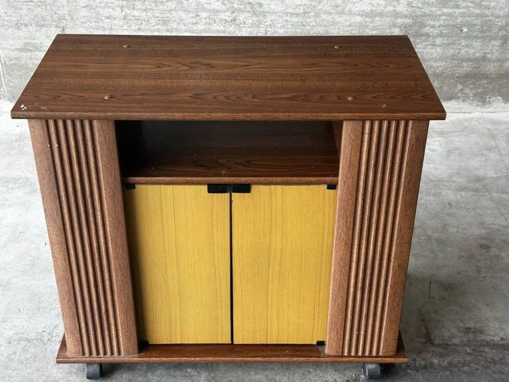 Desserte meuble bar vintage sur roulettes – années 60-70