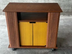 Desserte meuble bar vintage sur roulettes – années 60-70