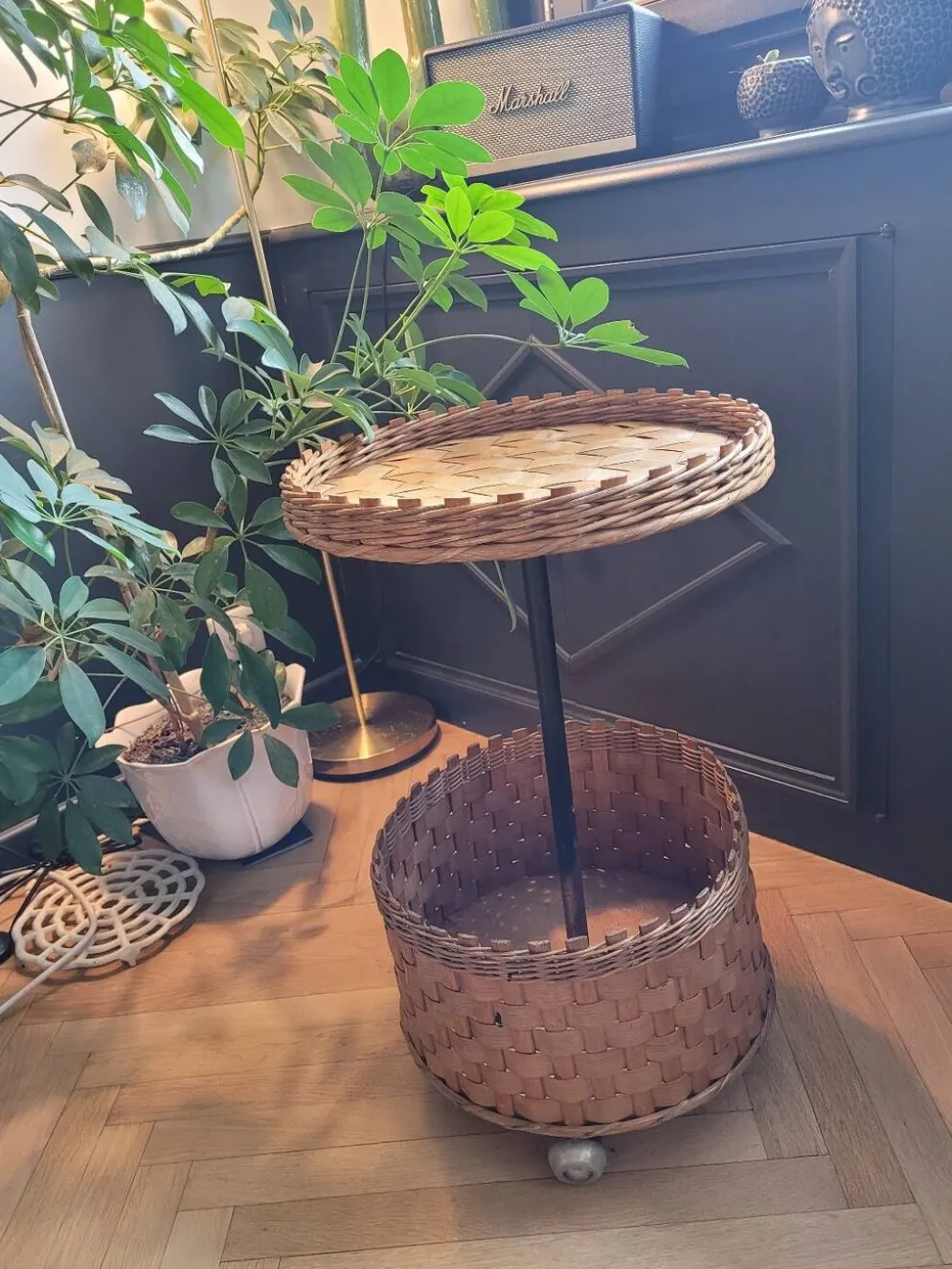 Desserte ronde en rotin et bois