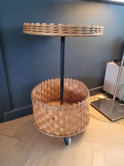 Desserte ronde en rotin et bois