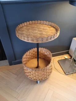 Desserte ronde en rotin et bois