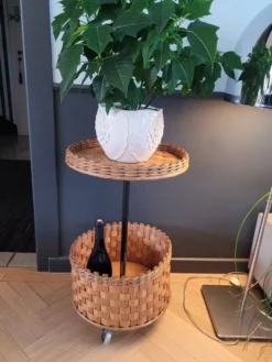 Desserte ronde en rotin et bois