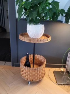 Desserte ronde en rotin et bois
