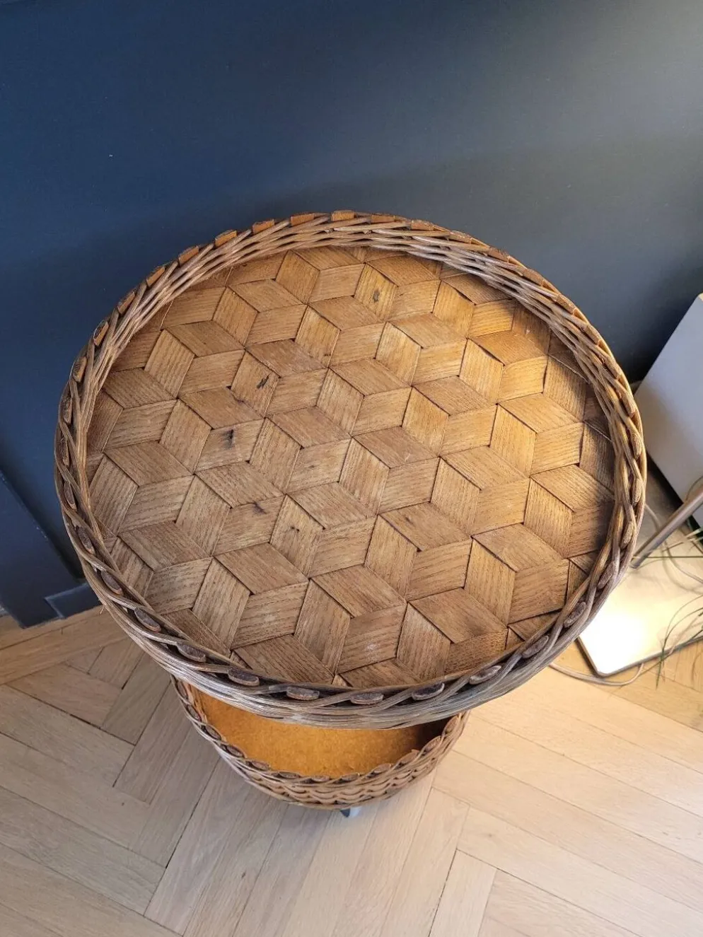 Desserte ronde en rotin et bois