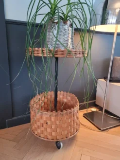 Desserte ronde en rotin et bois