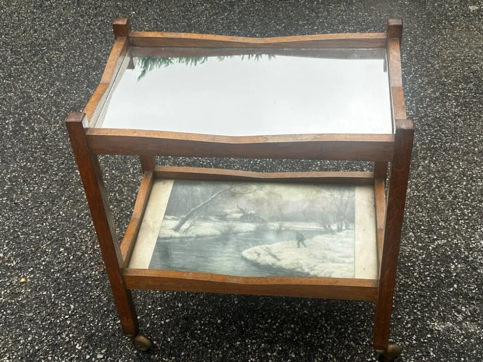 Desserte roulante ancienne en bois, miroir et décor sous verre – année