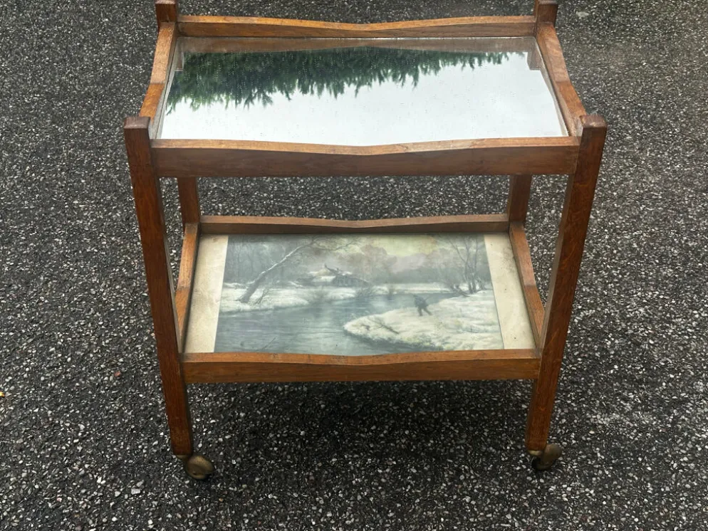 Desserte roulante ancienne en bois, miroir et décor sous verre – année