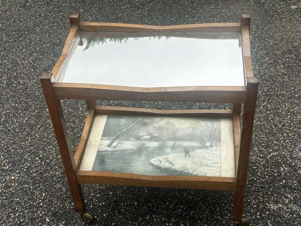 Desserte roulante ancienne en bois, miroir et décor sous verre – année