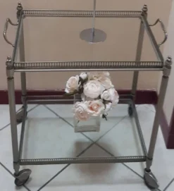 Desserte roulante en laiton argenté