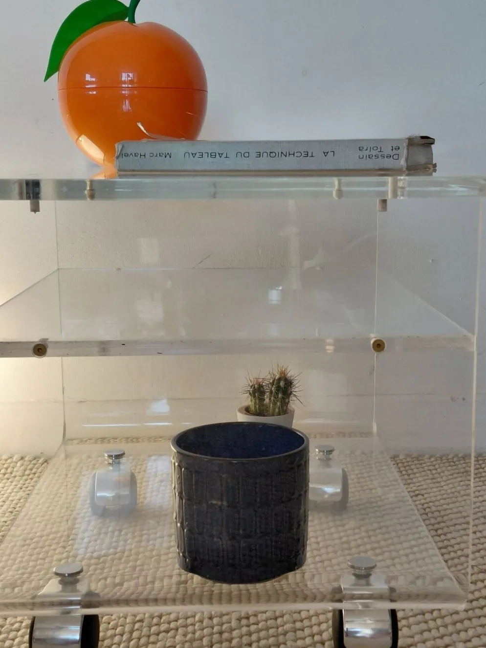 Desserte roulante vintage en plexiglas-esprit Space Age-années 70
