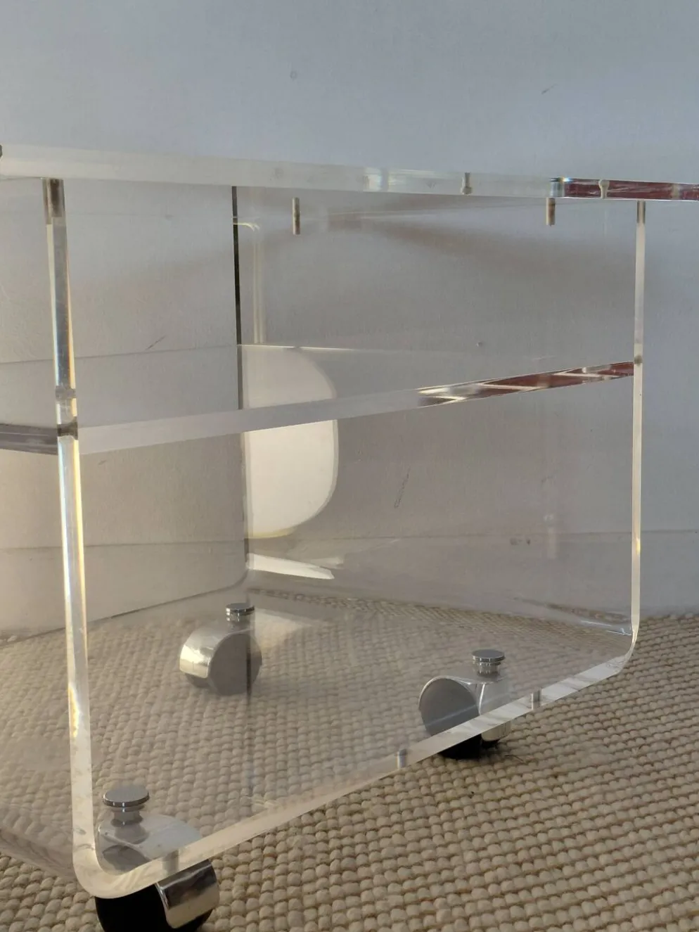 Desserte roulante vintage en plexiglas-esprit Space Age-années 70