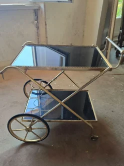 Desserte roulante vintage métal doré et verre fumé – bar années 60/70
