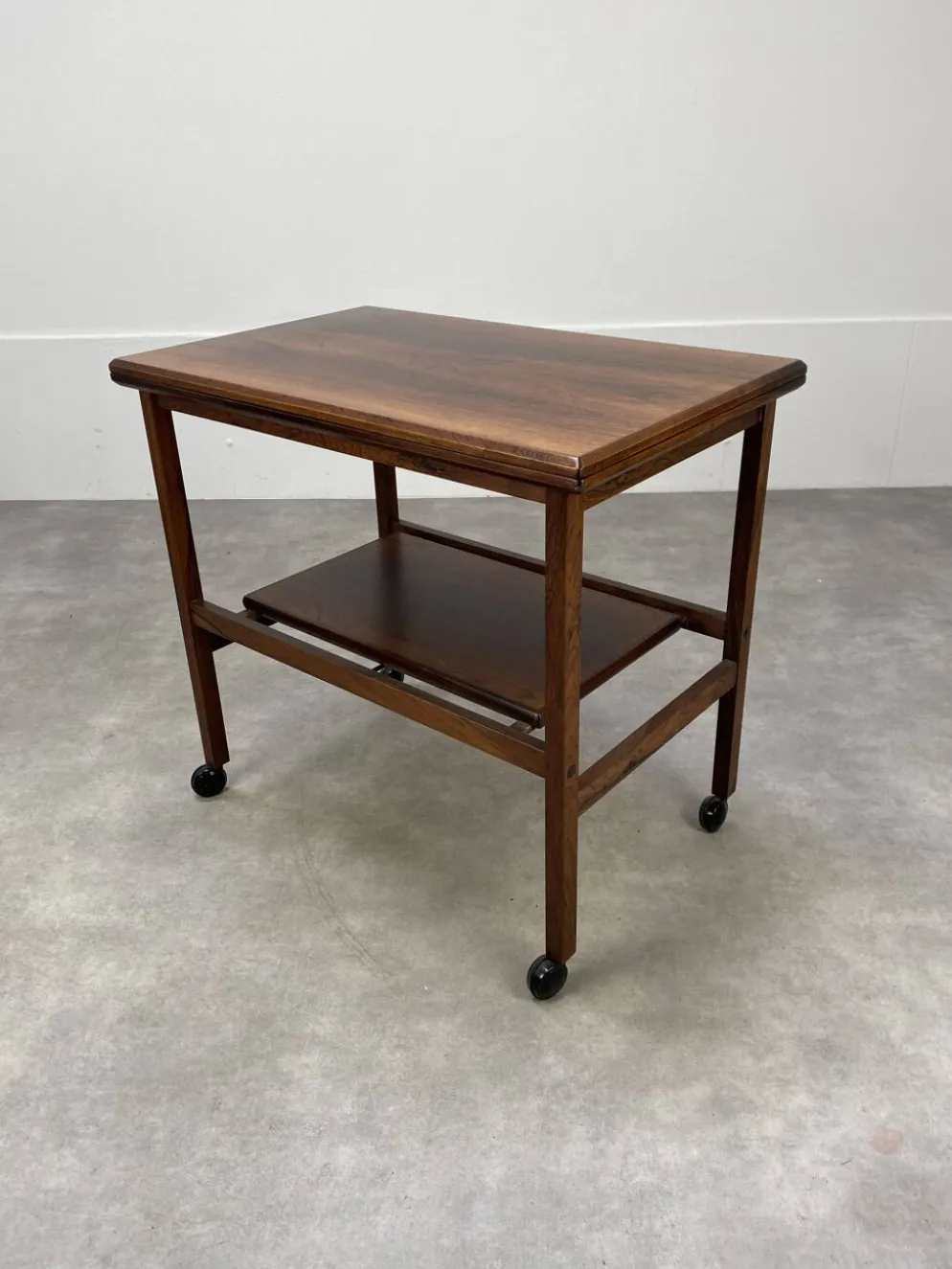 Desserte scandinave arrebo mobler en palissandre plateau portefeuille
