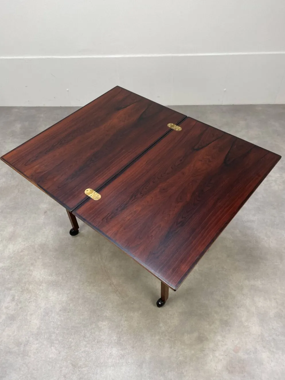Desserte scandinave arrebo mobler en palissandre plateau portefeuille