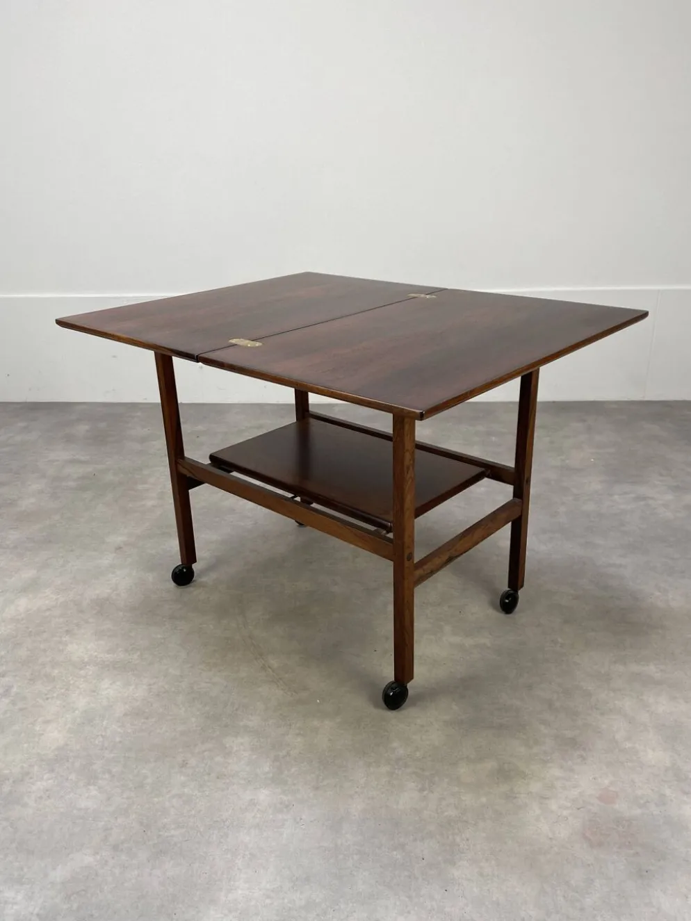 Desserte scandinave arrebo mobler en palissandre plateau portefeuille